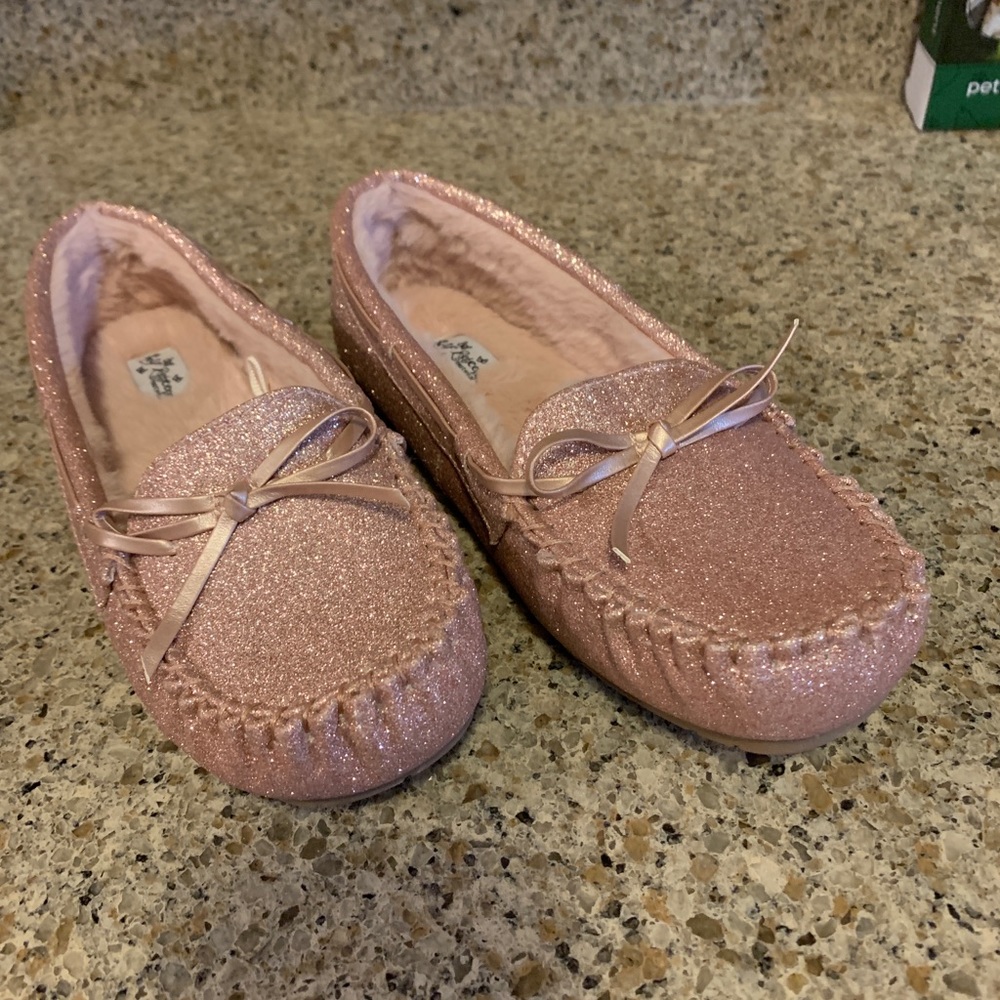Like New Girl’s Fur Lined Moccasins